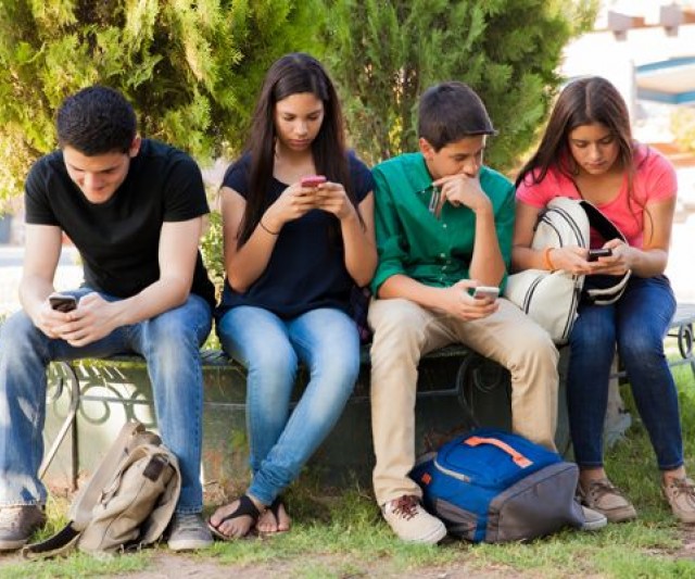 Los Adolescentes y su Adicción a las Redes Sociales