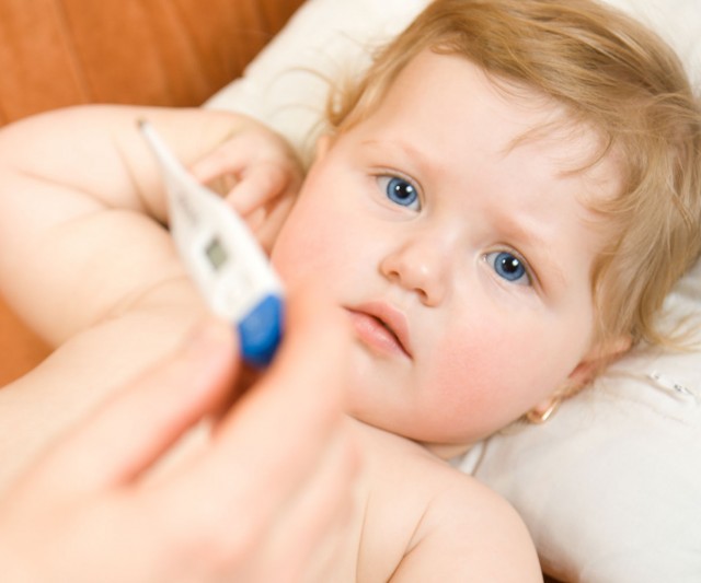Ocho remedios que bajan la fiebre en niños